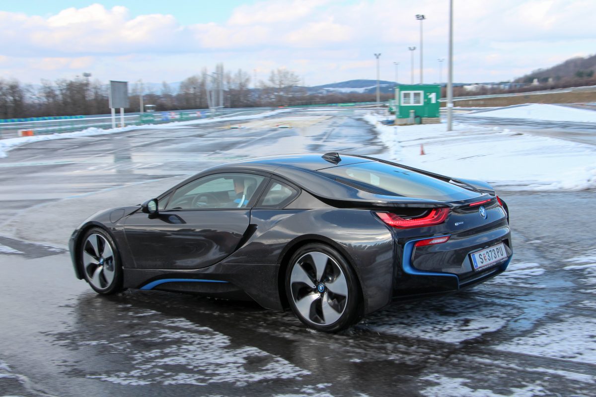 BMW I8