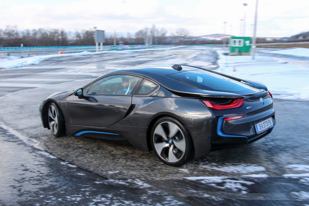 BMW I8