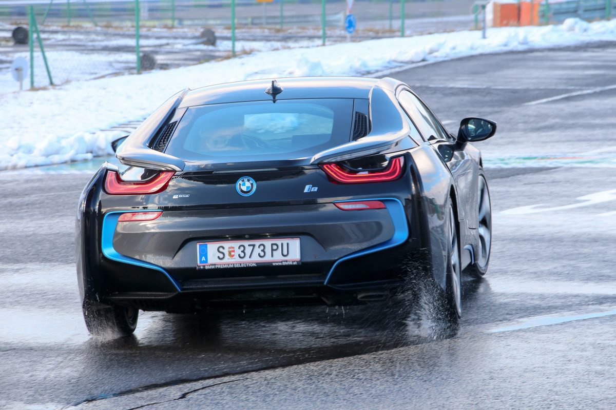 BMW I8
