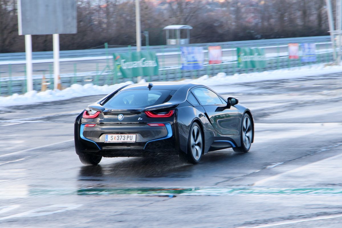 BMW I8