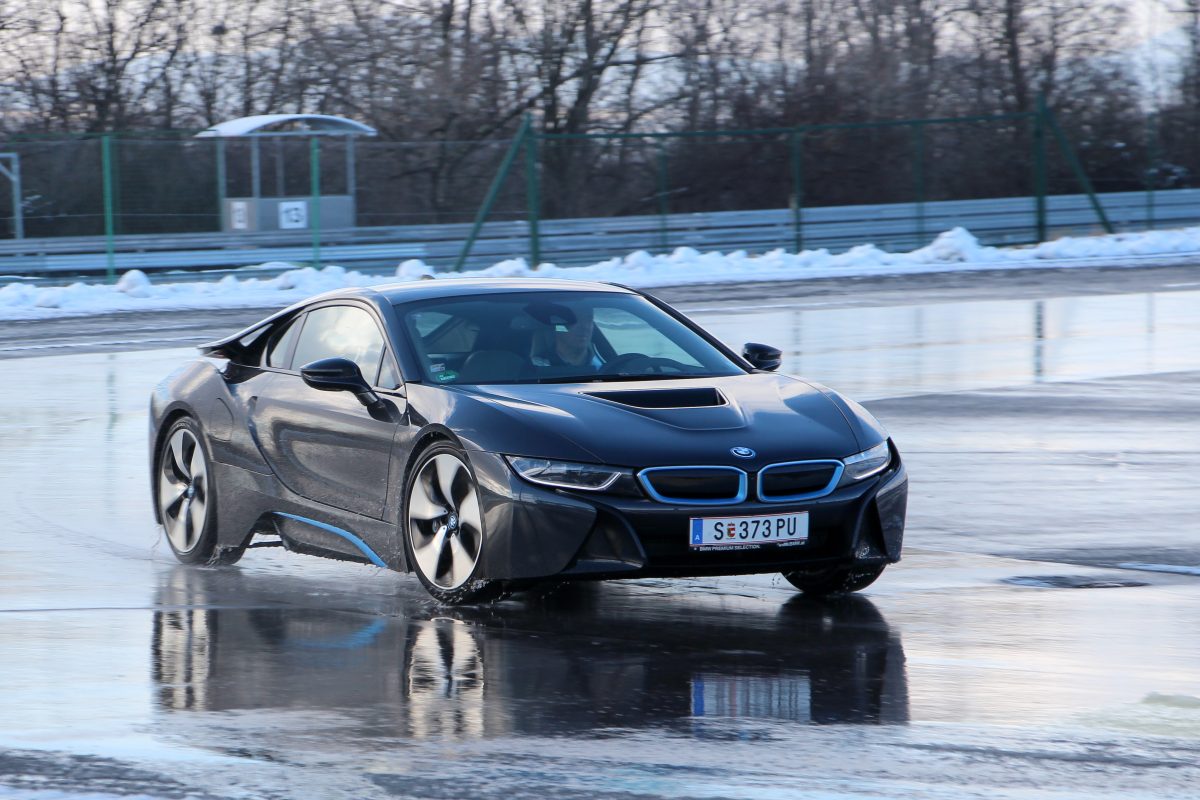 BMW I8