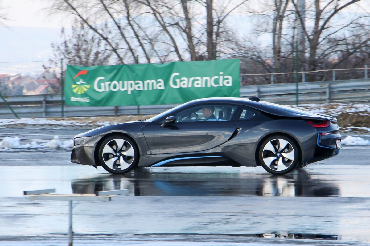 BMW I8