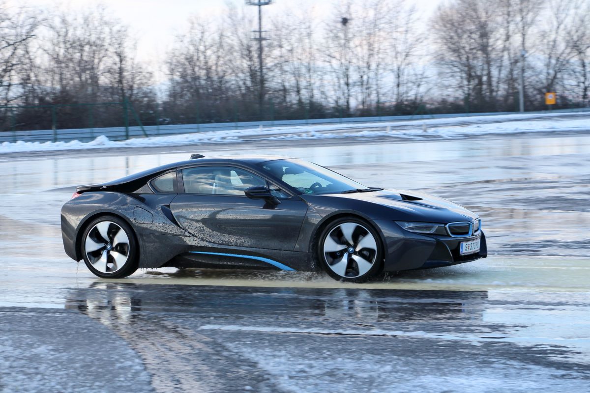 BMW I8