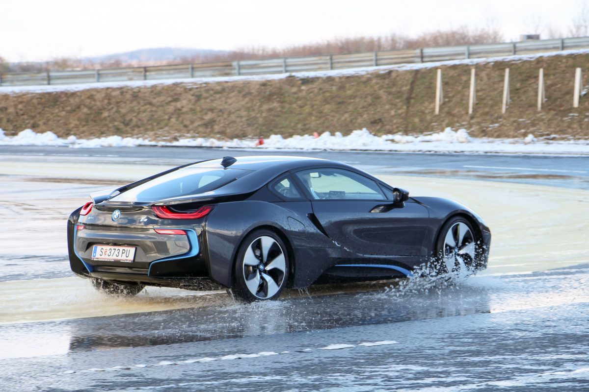 BMW I8