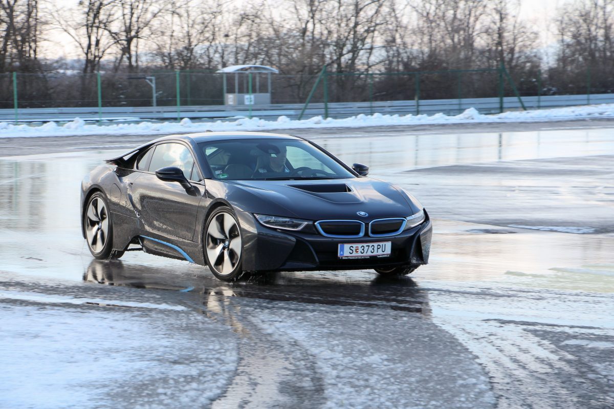 BMW I8