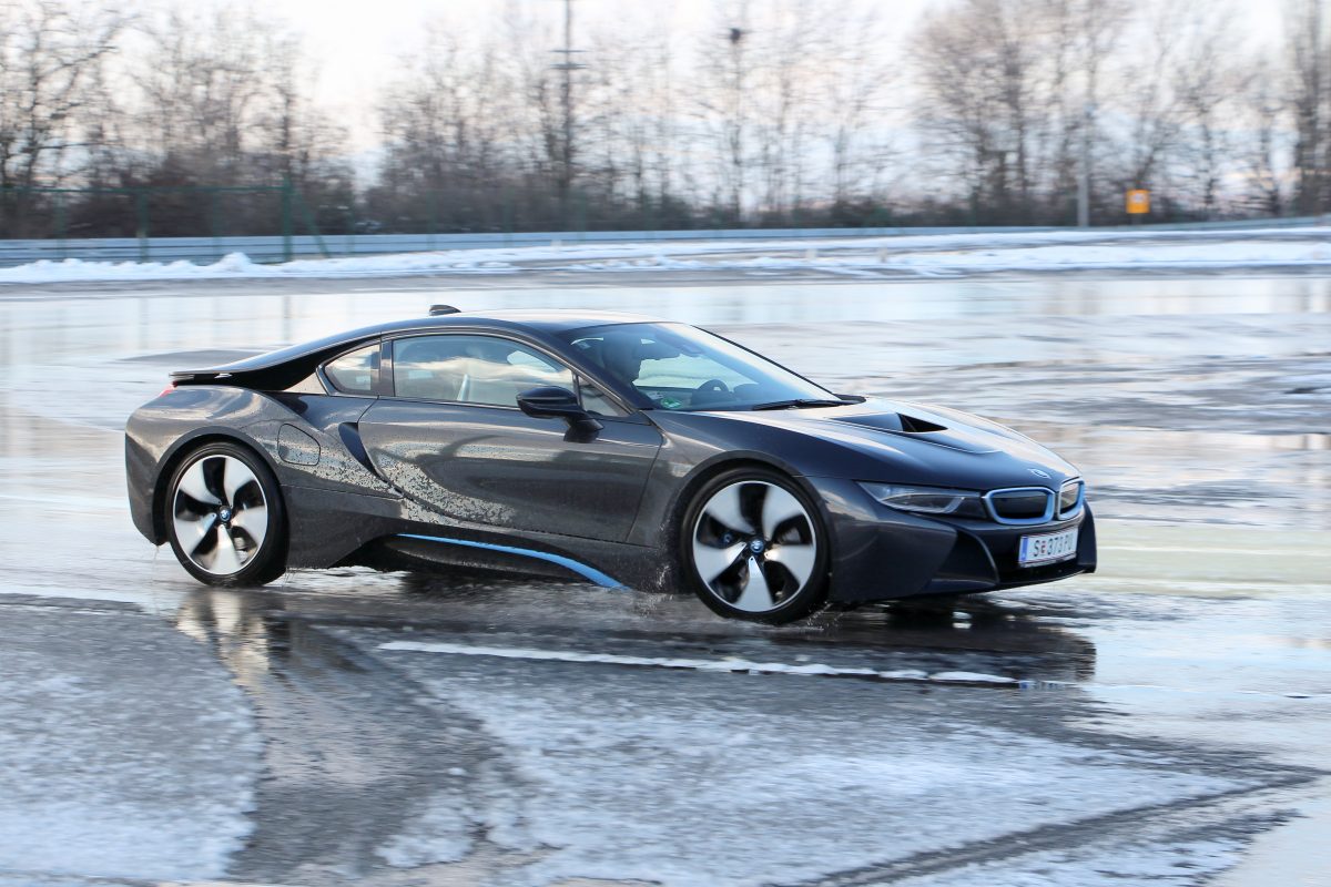 BMW I8