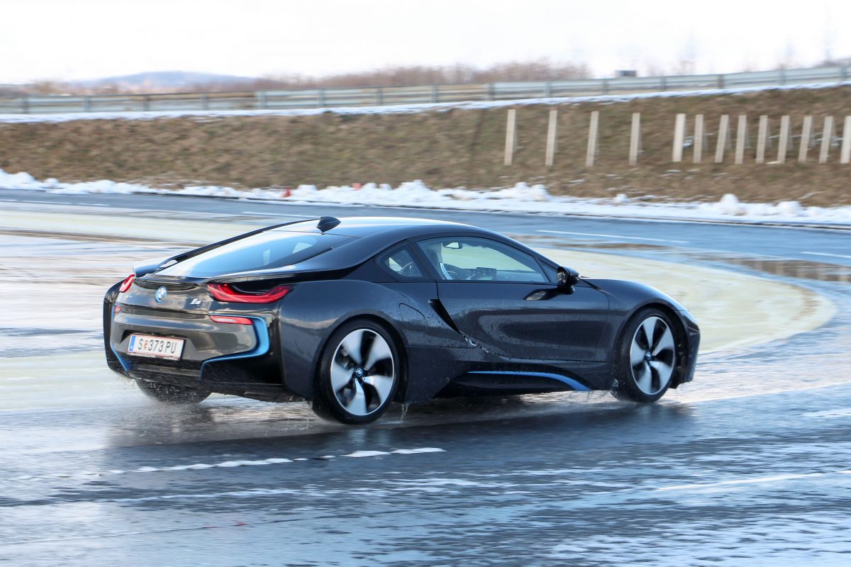BMW I8