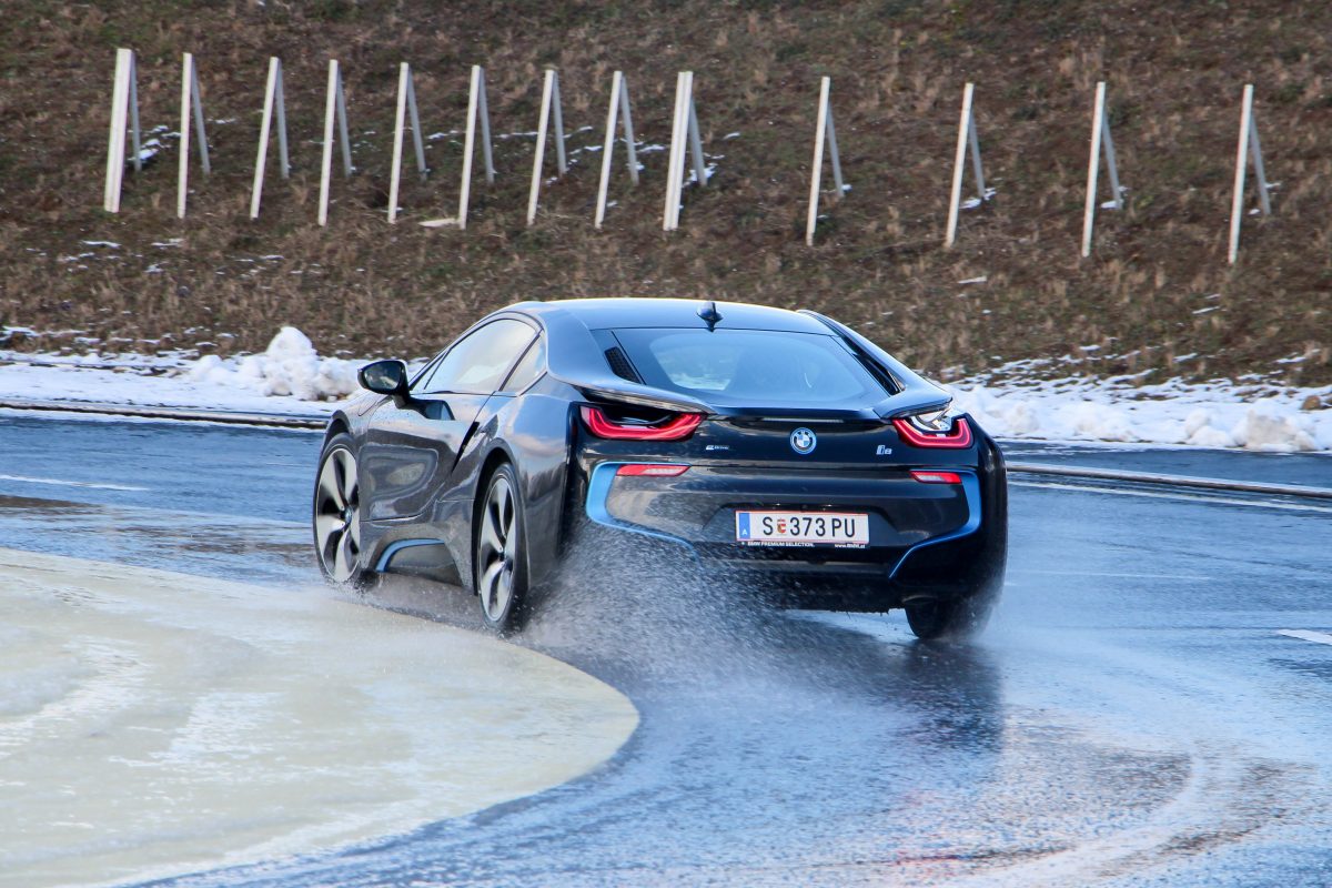 BMW I8