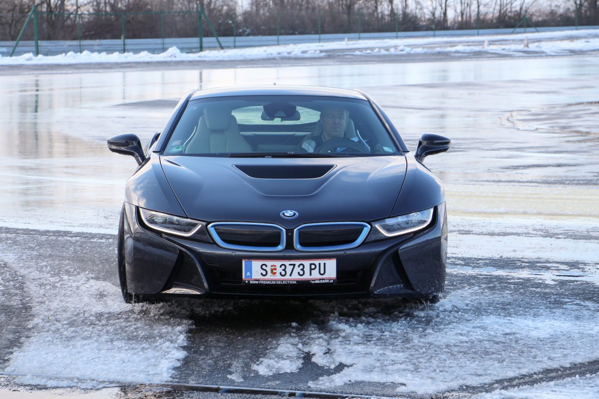 BMW I8