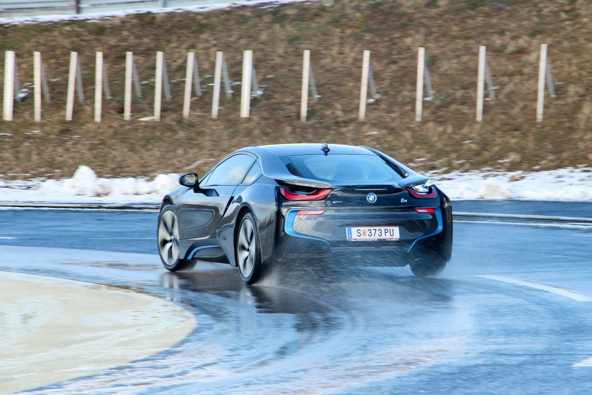 BMW I8