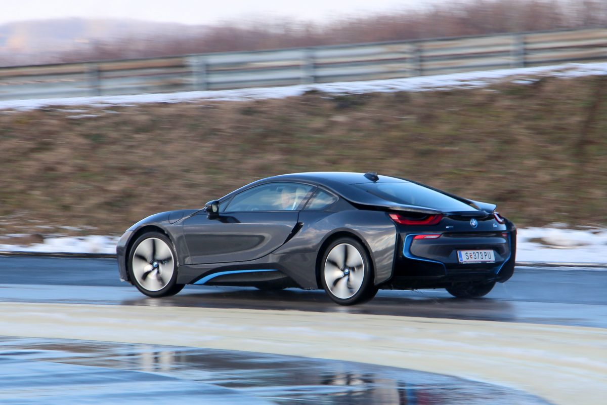 BMW I8