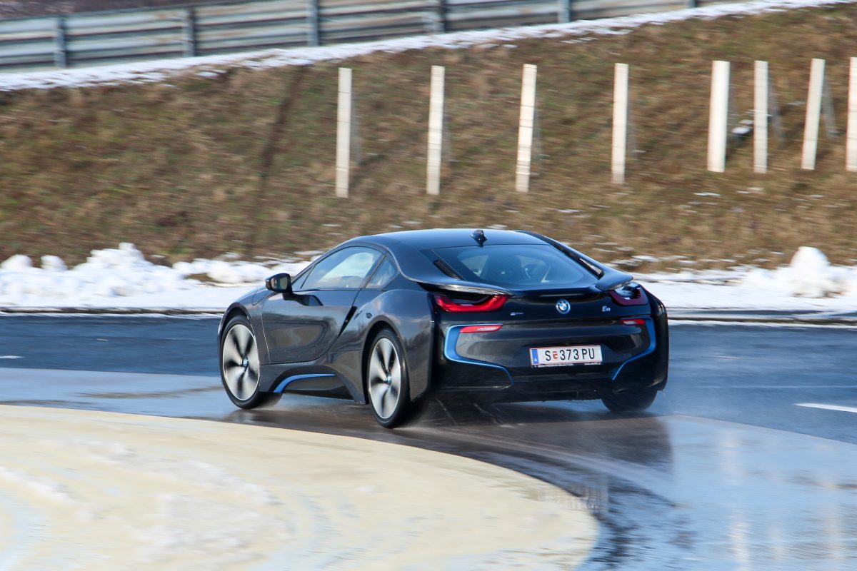 BMW I8