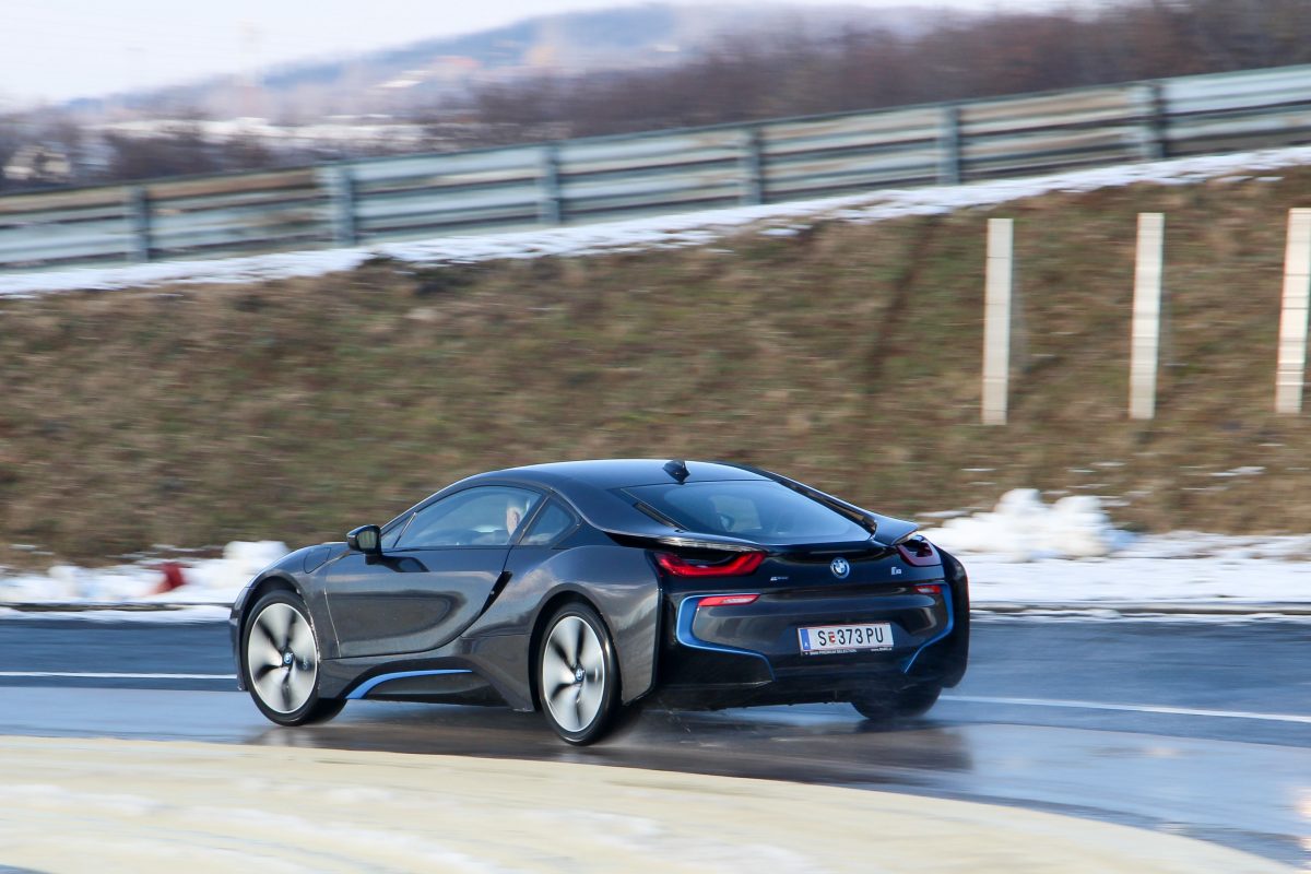 BMW I8