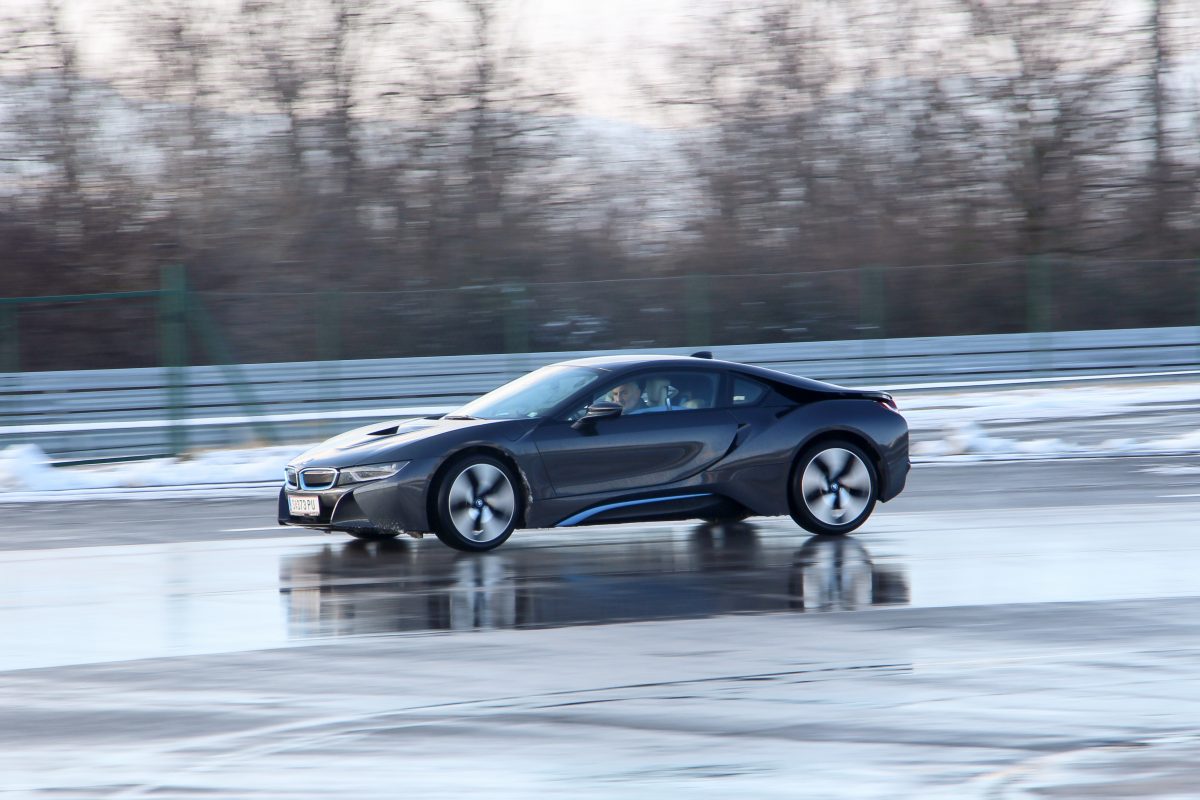 BMW I8