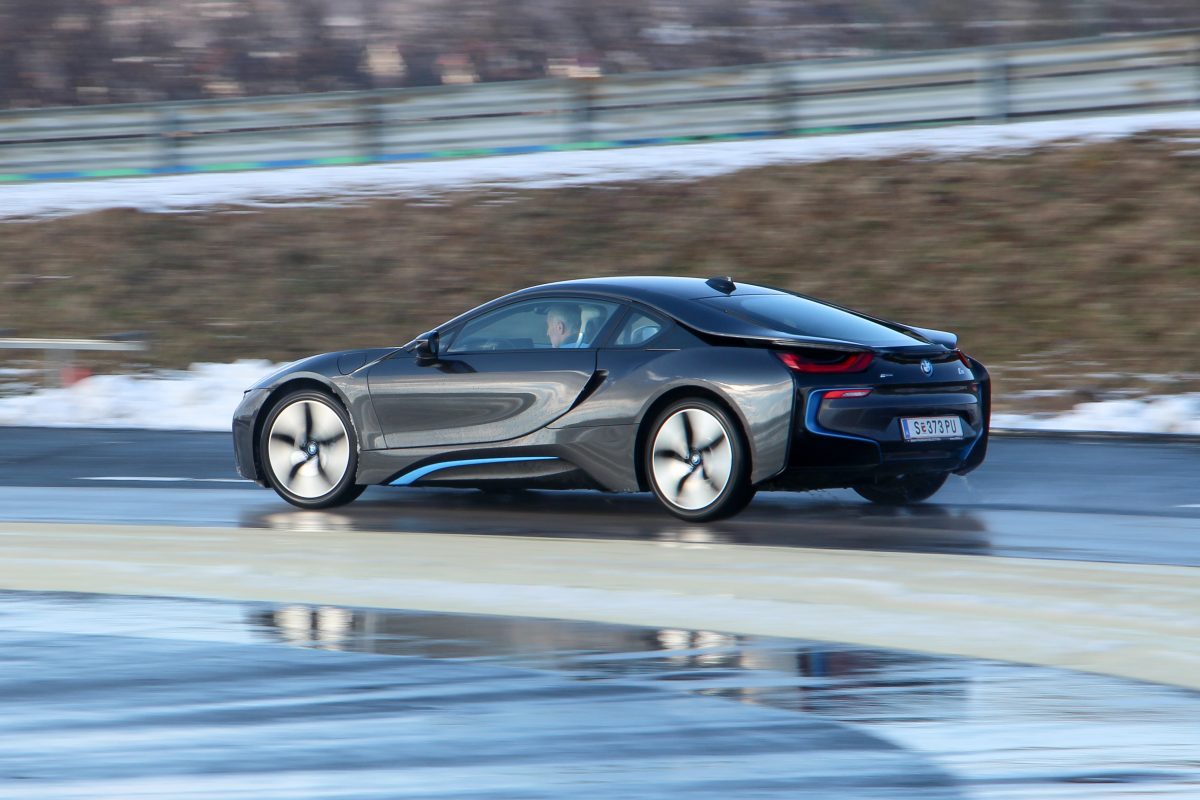 BMW I8