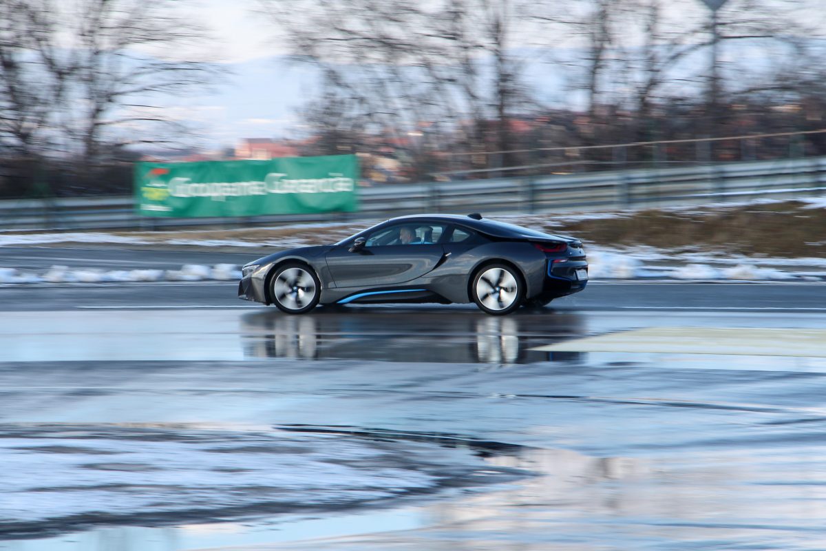 BMW I8