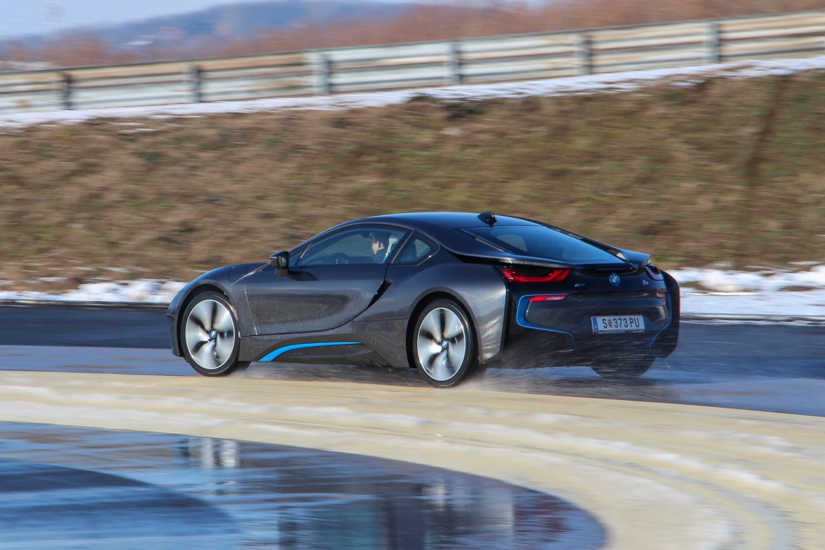 BMW I8