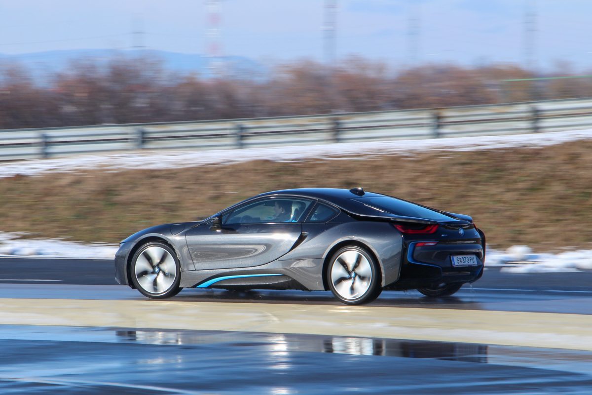 BMW I8