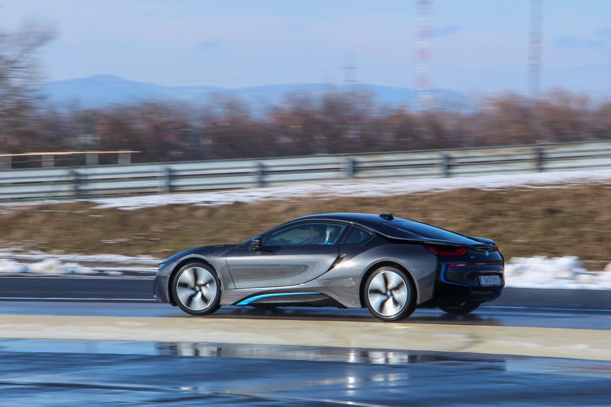 BMW I8