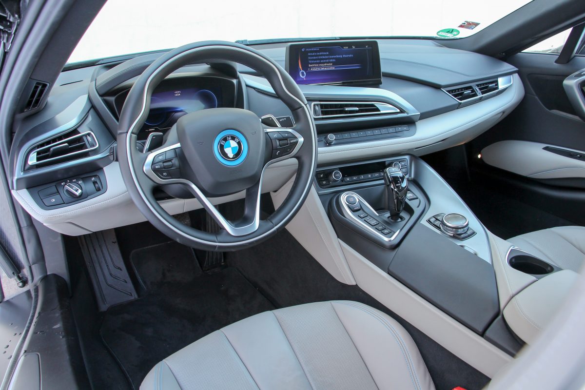 BMW I8
