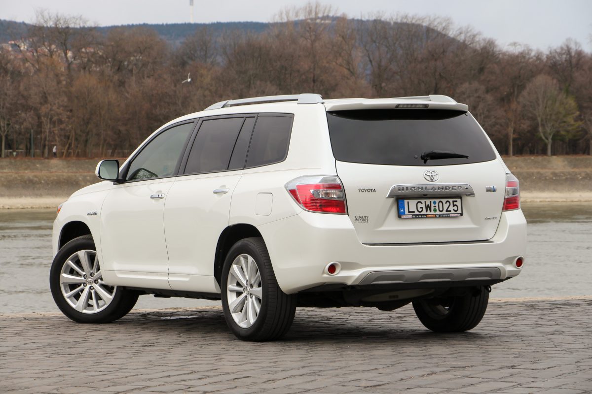 TOYOTA HIGHLANDER