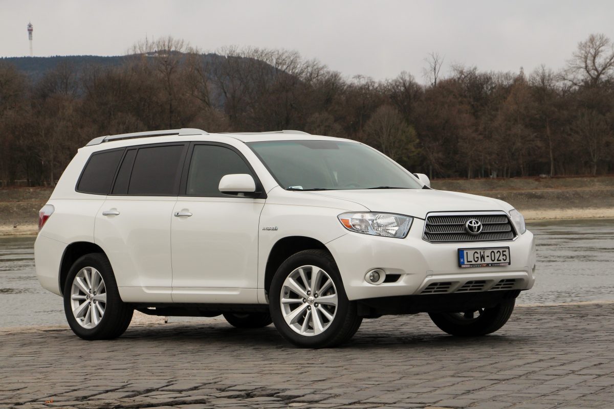 TOYOTA HIGHLANDER