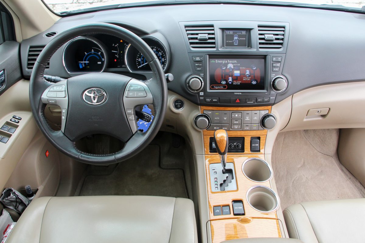 TOYOTA HIGHLANDER