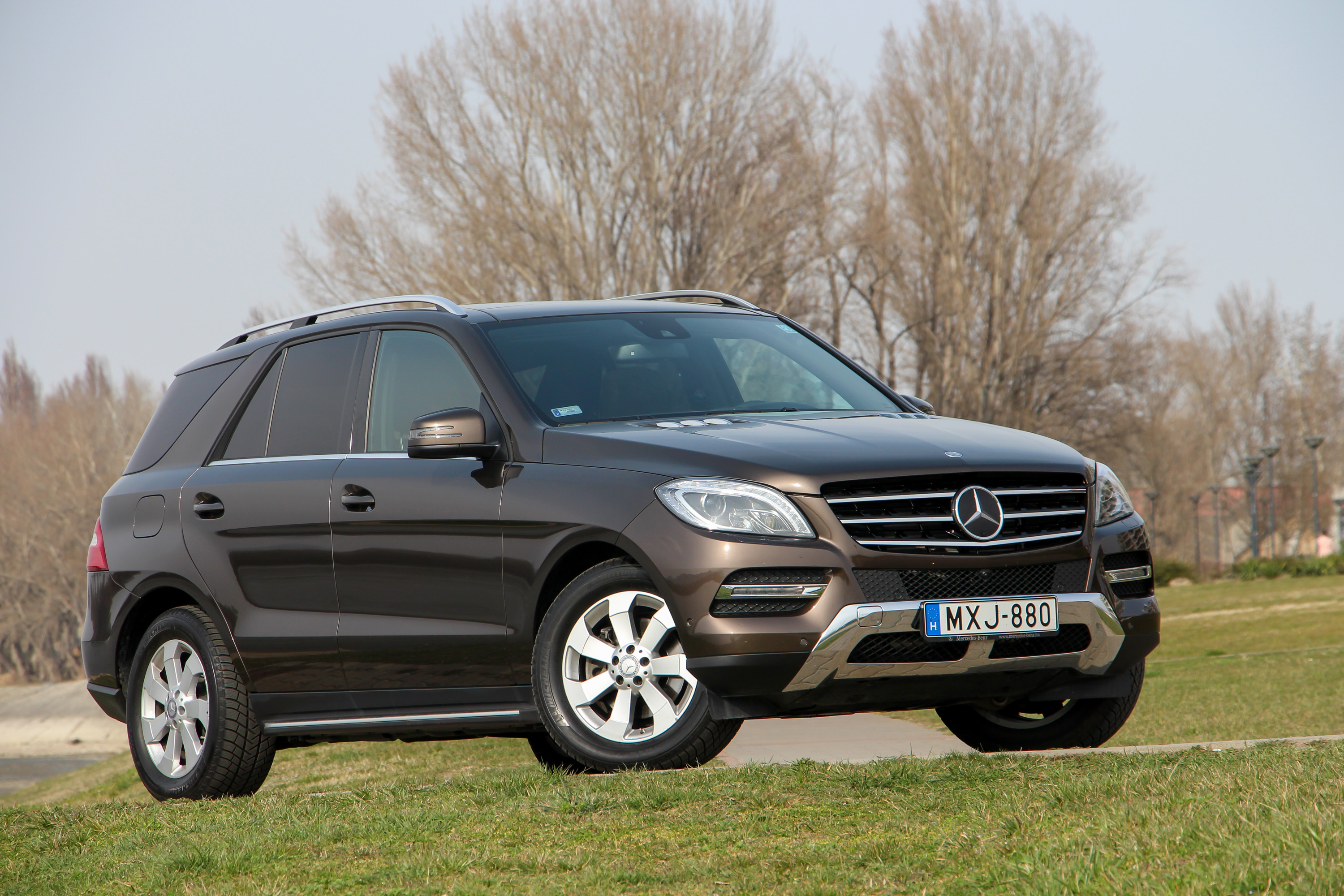 Ml 350. Мерседес-Бенц ml 350 2006. Mercedes Benz ml350 зеленый. Мерседес-Бенц ml 350 219. Мерседес ml350 хаки.