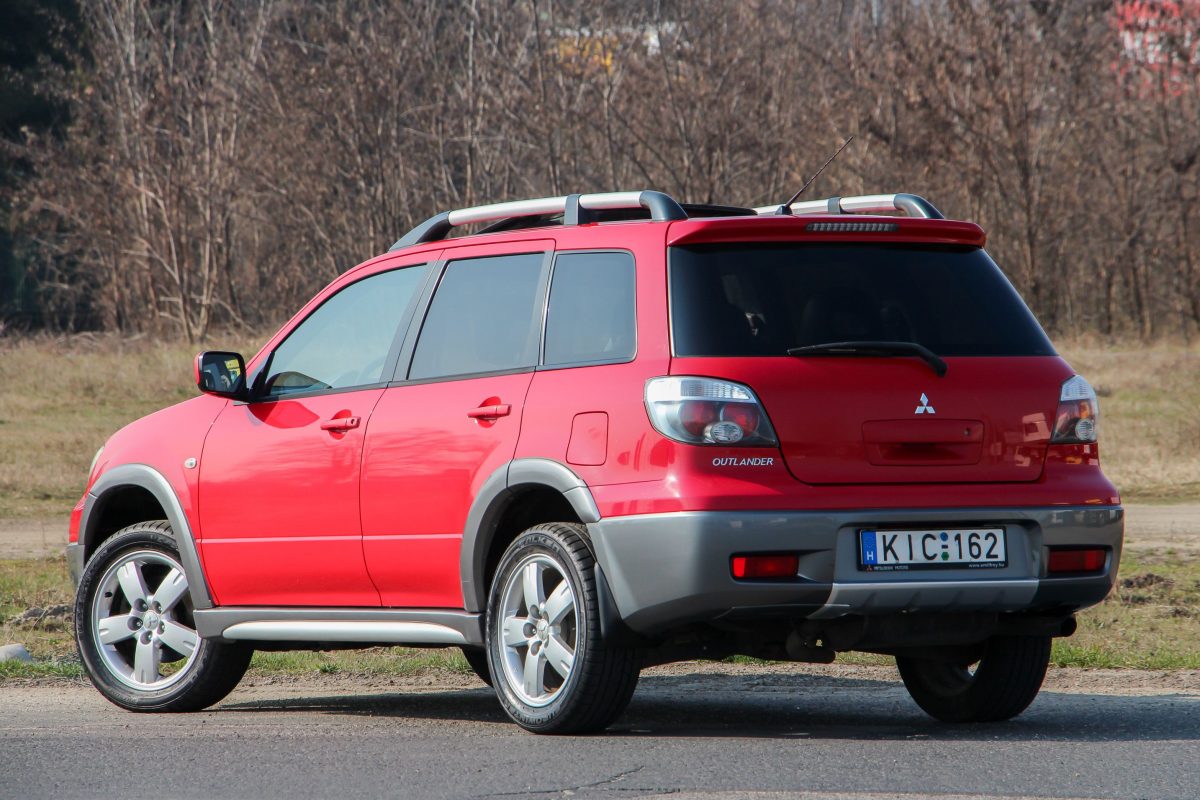 MITSUBISHI OUTLANDER