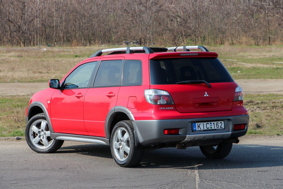 MITSUBISHI OUTLANDER