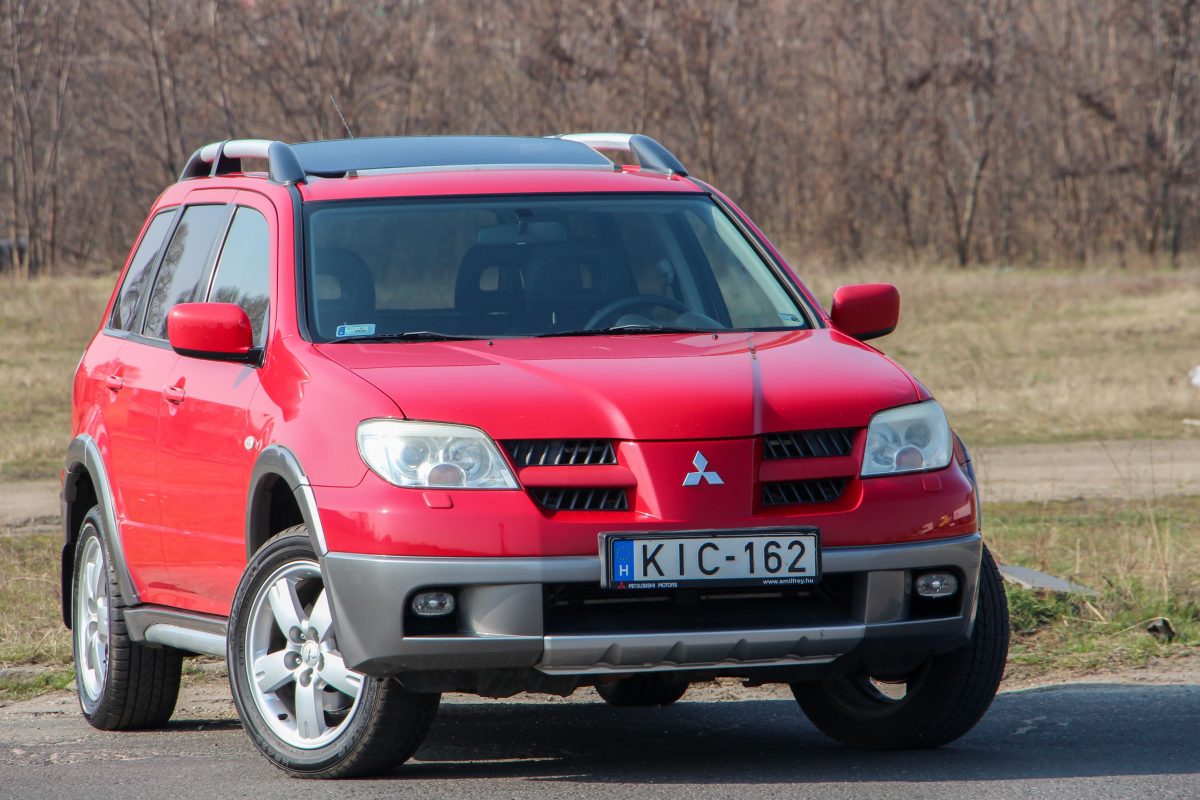 MITSUBISHI OUTLANDER