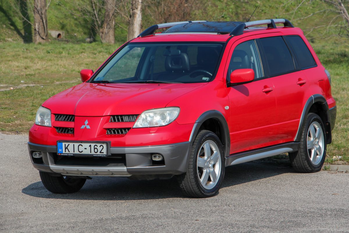 MITSUBISHI OUTLANDER