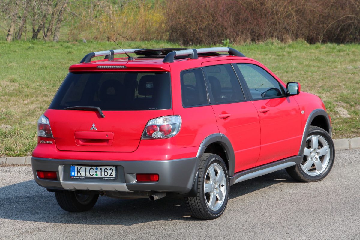 MITSUBISHI OUTLANDER