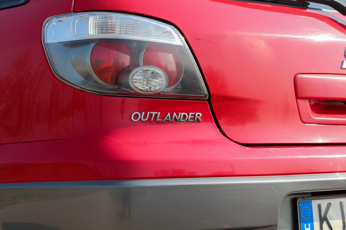 MITSUBISHI OUTLANDER