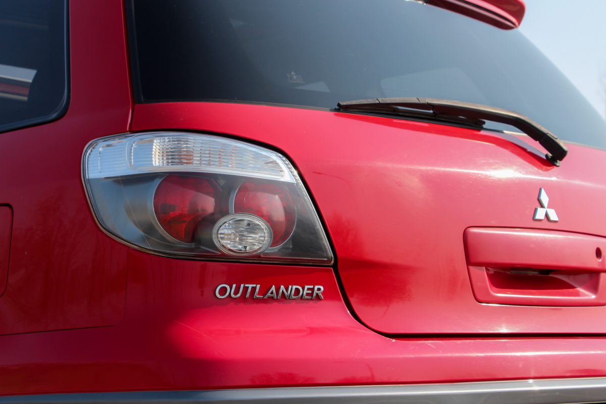 MITSUBISHI OUTLANDER
