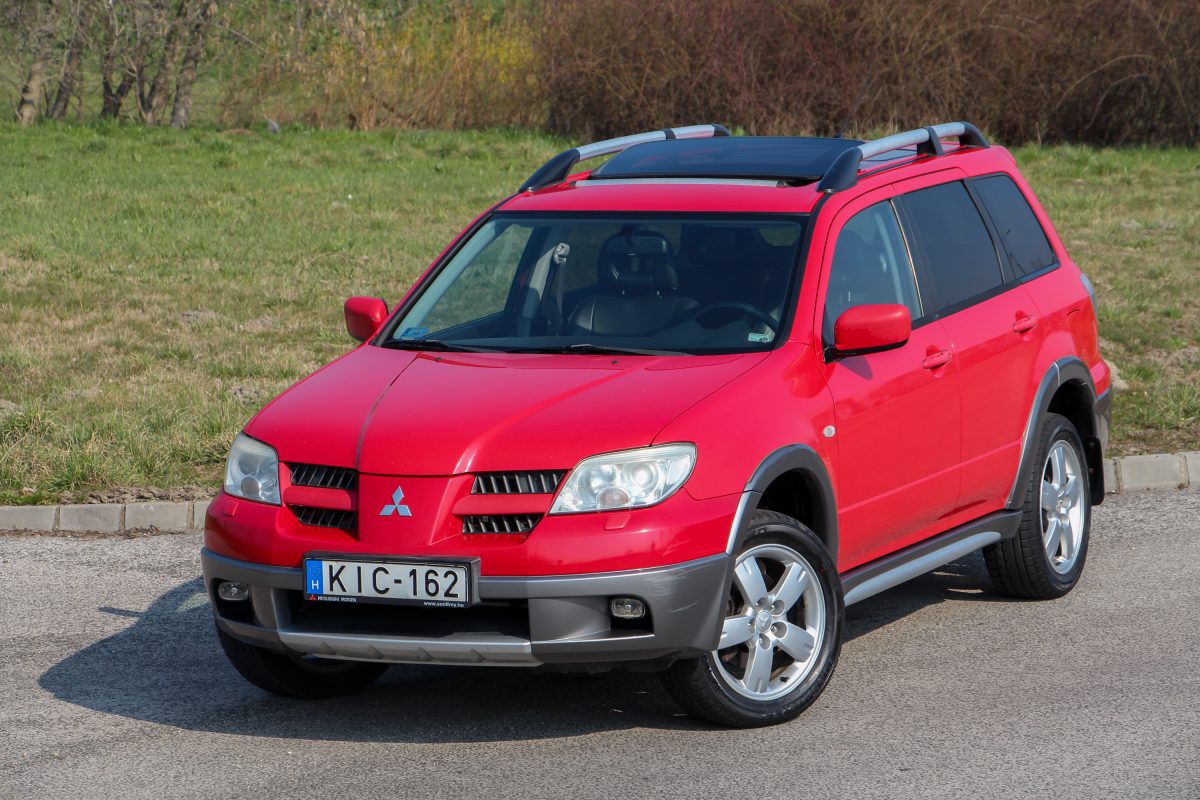 MITSUBISHI OUTLANDER
