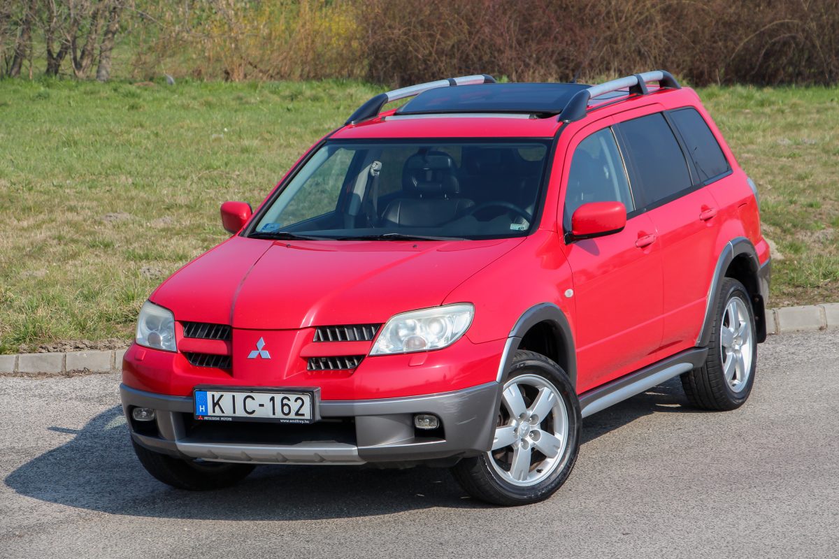 MITSUBISHI OUTLANDER