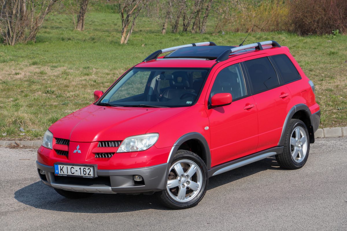 MITSUBISHI OUTLANDER