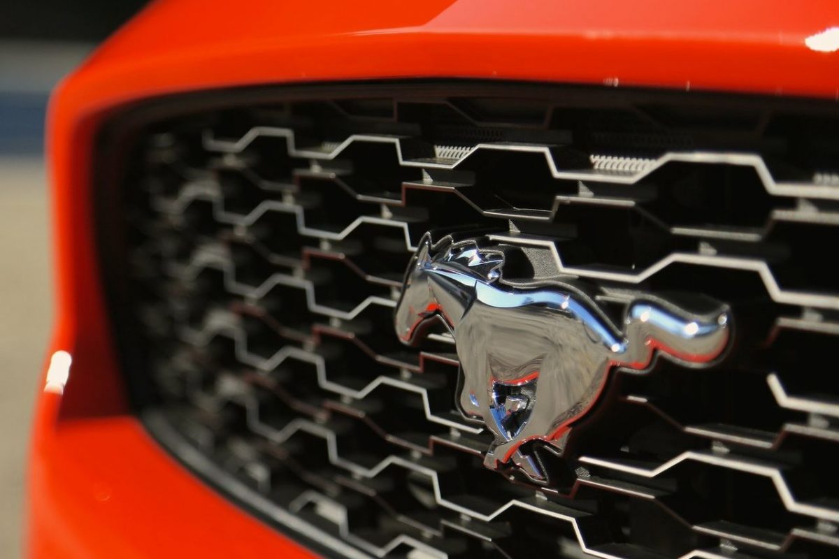 FORD MUSTANG