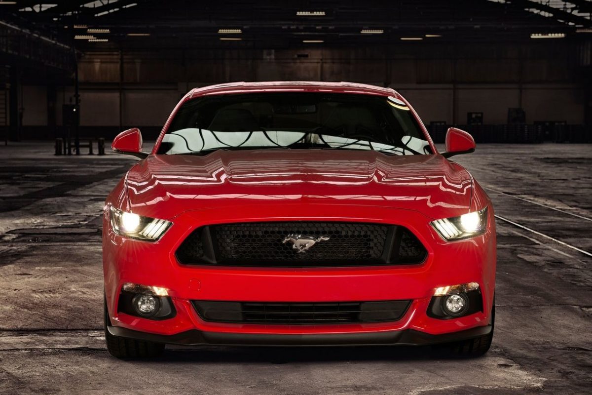 FORD MUSTANG