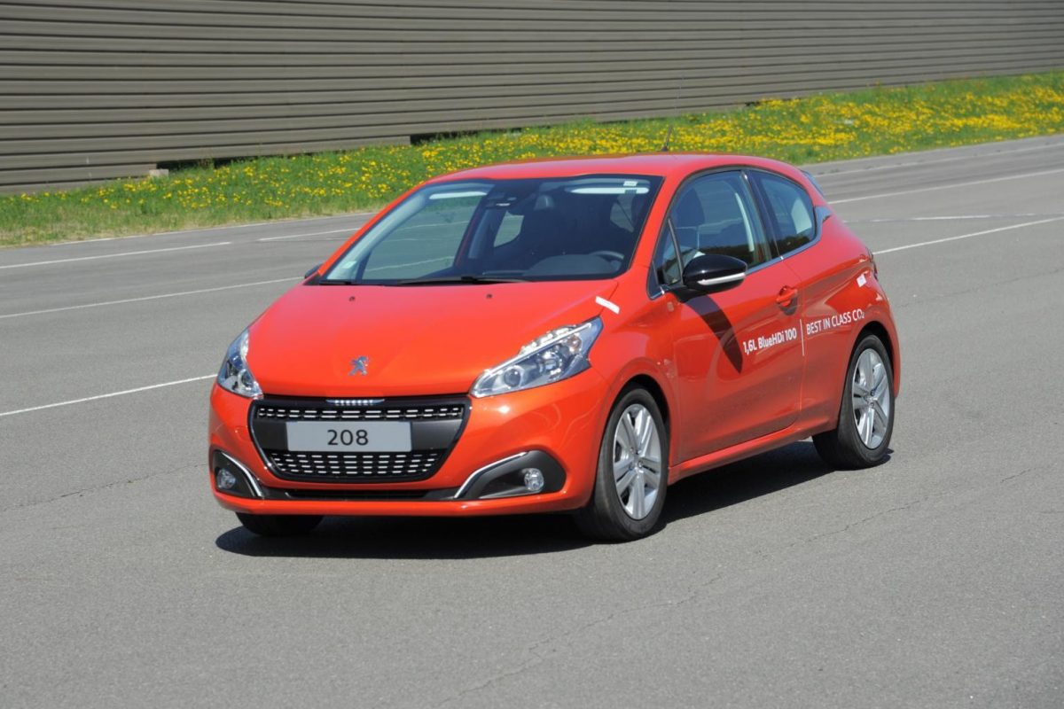 PEUGEOT 208