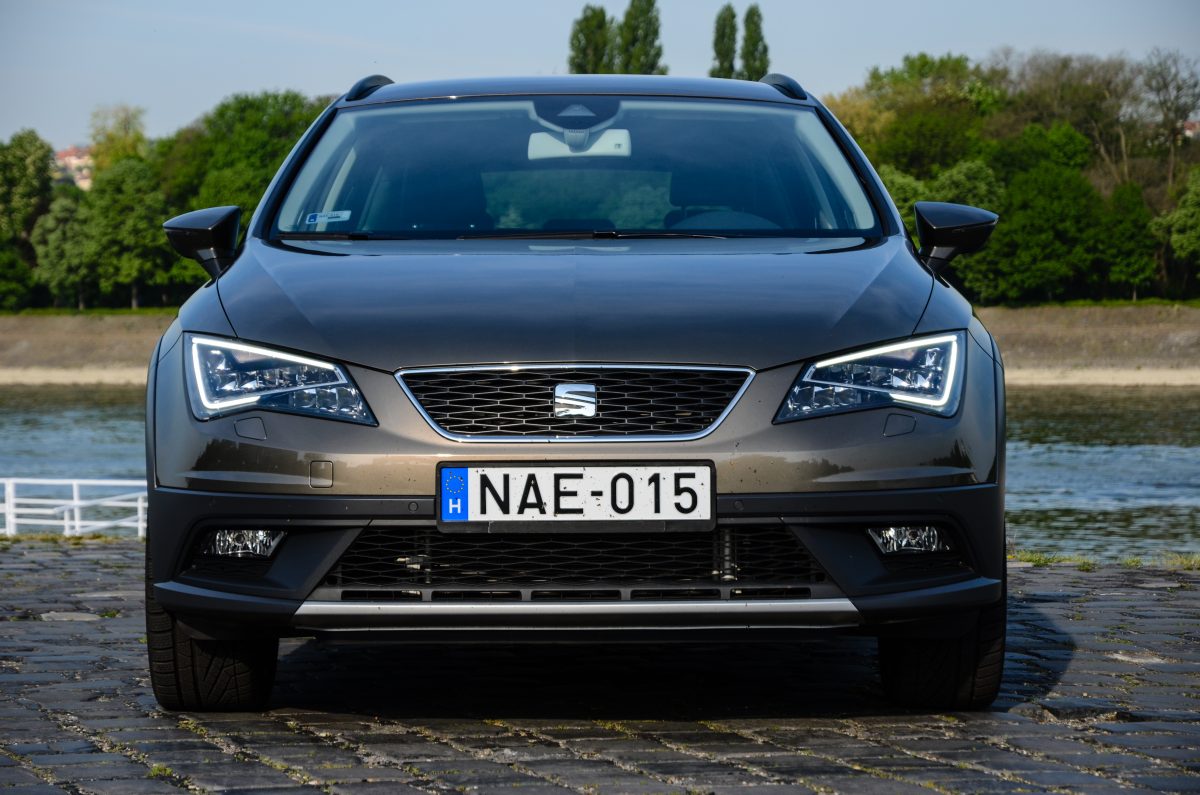 SEAT LEON