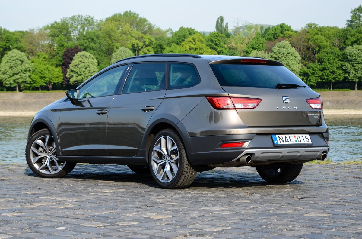 SEAT LEON