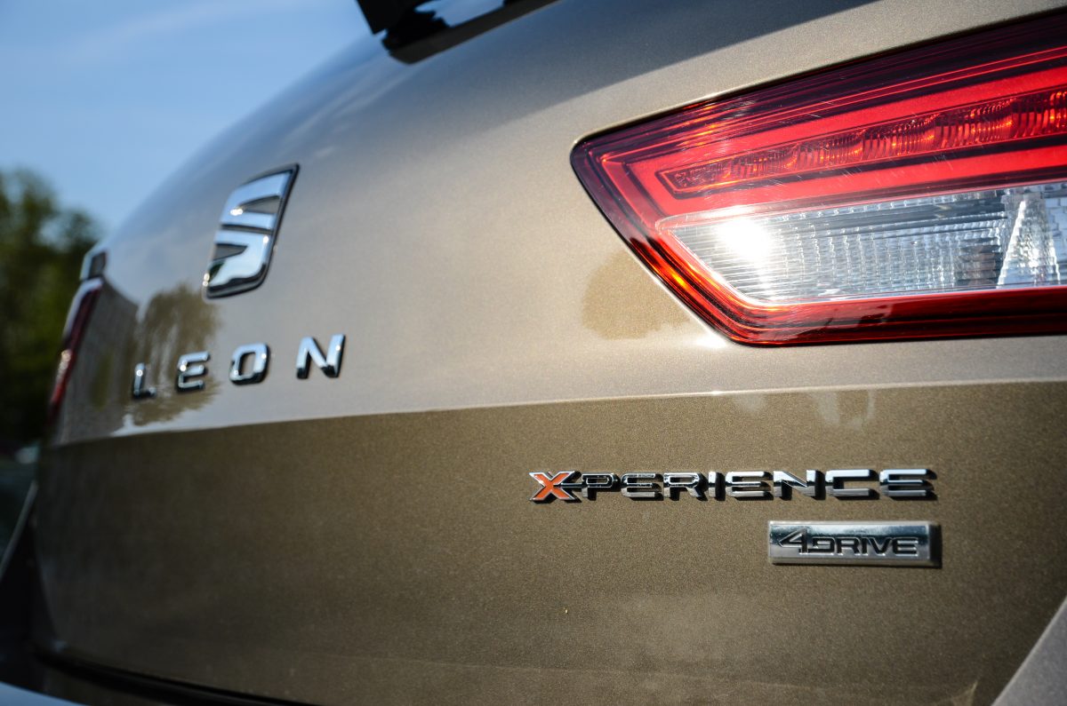 SEAT LEON