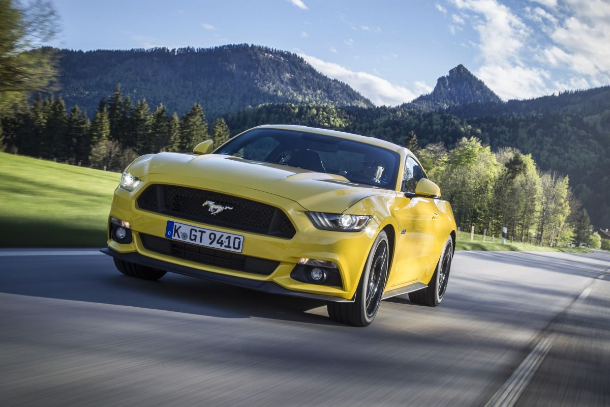 FORD MUSTANG