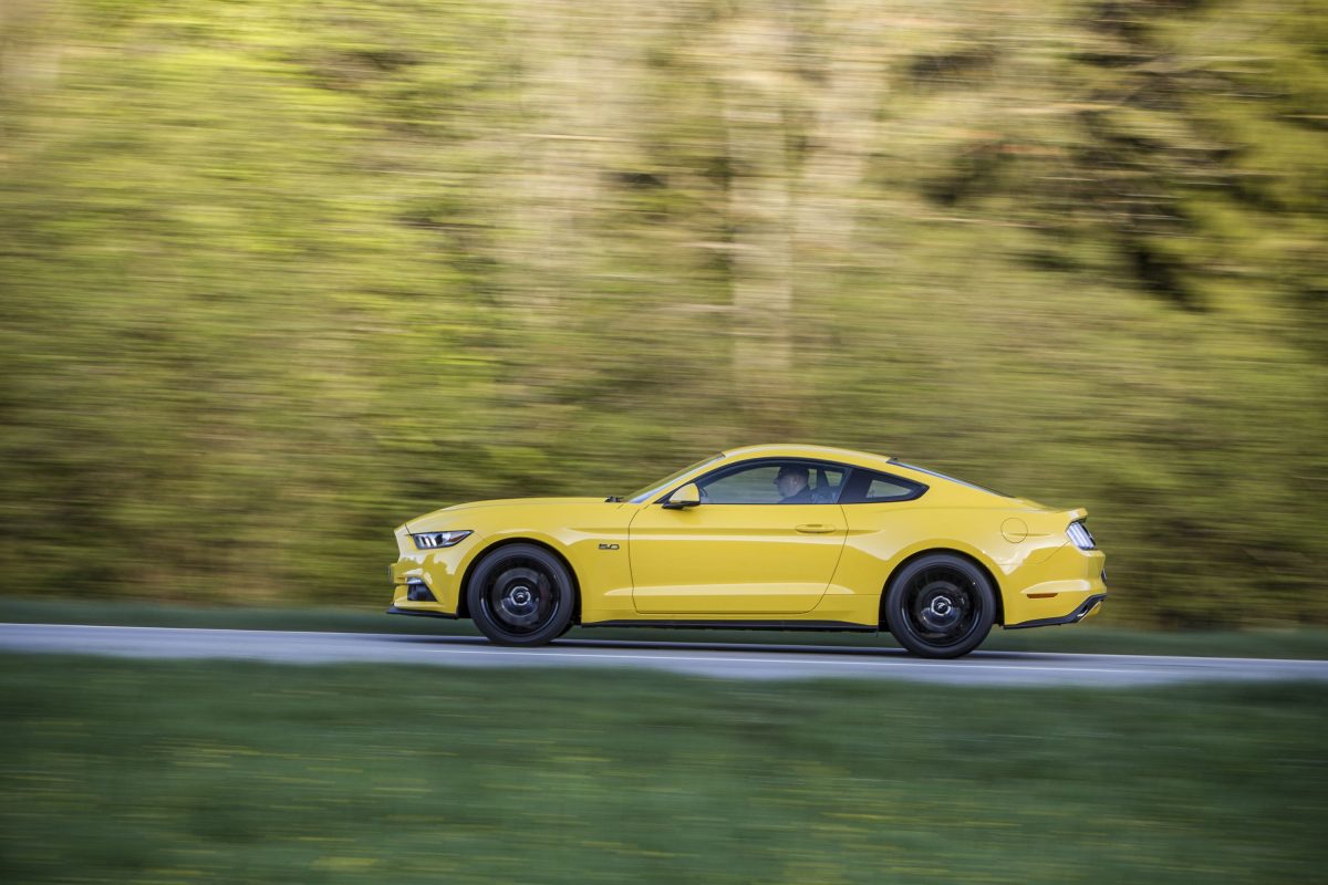 FORD MUSTANG