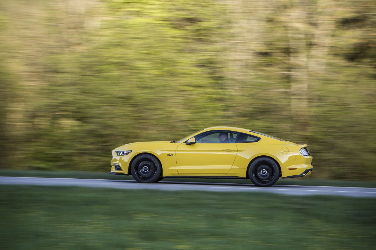 FORD MUSTANG