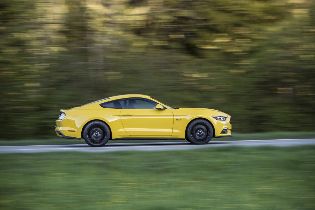 FORD MUSTANG