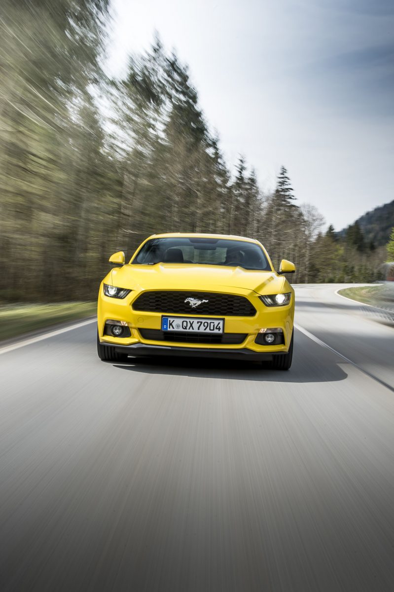 FORD MUSTANG