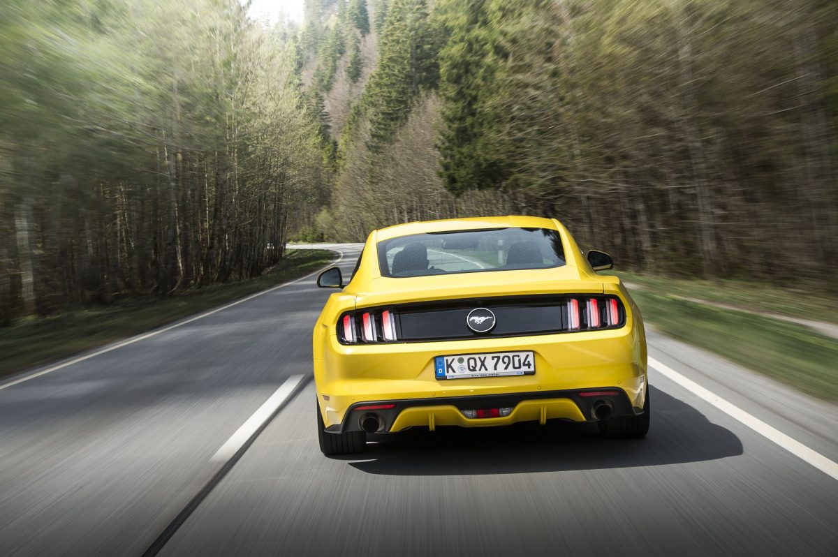 FORD MUSTANG
